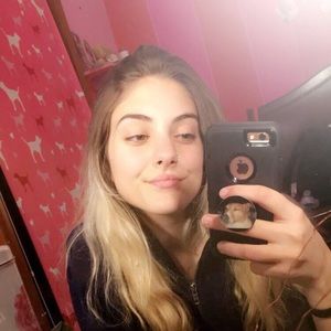 Meet your Posher, Chloe